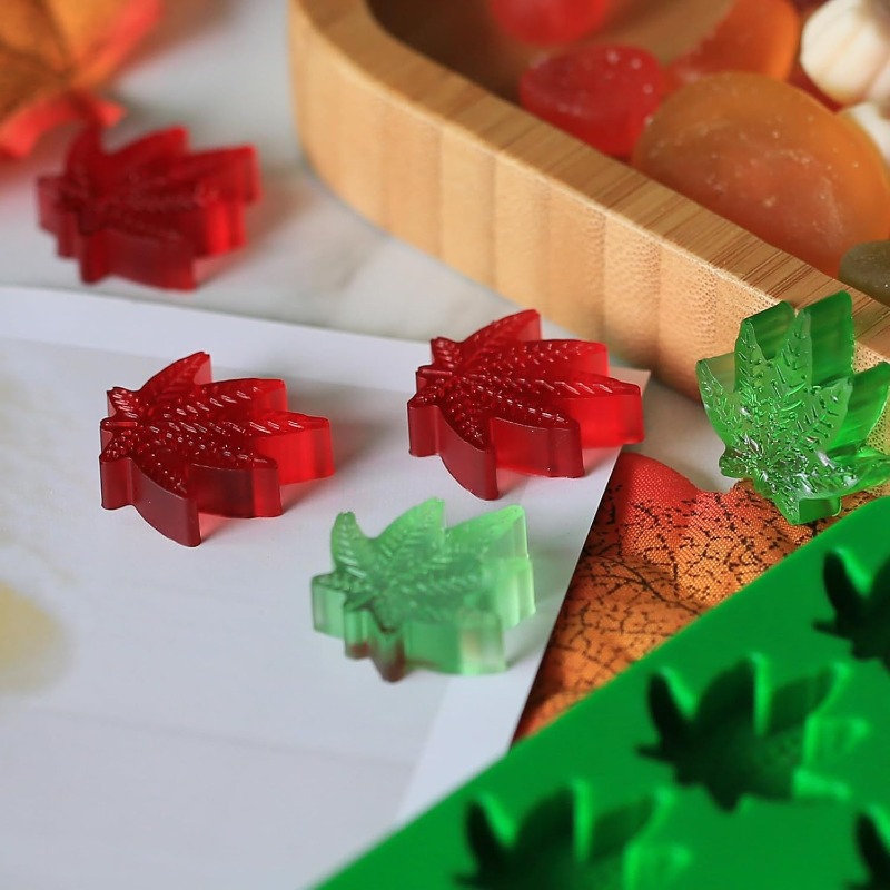 マリファナ、大麻、麻の葉の形をした70個の空洞を持つシリコン - Gummy Candy のレビューと価格