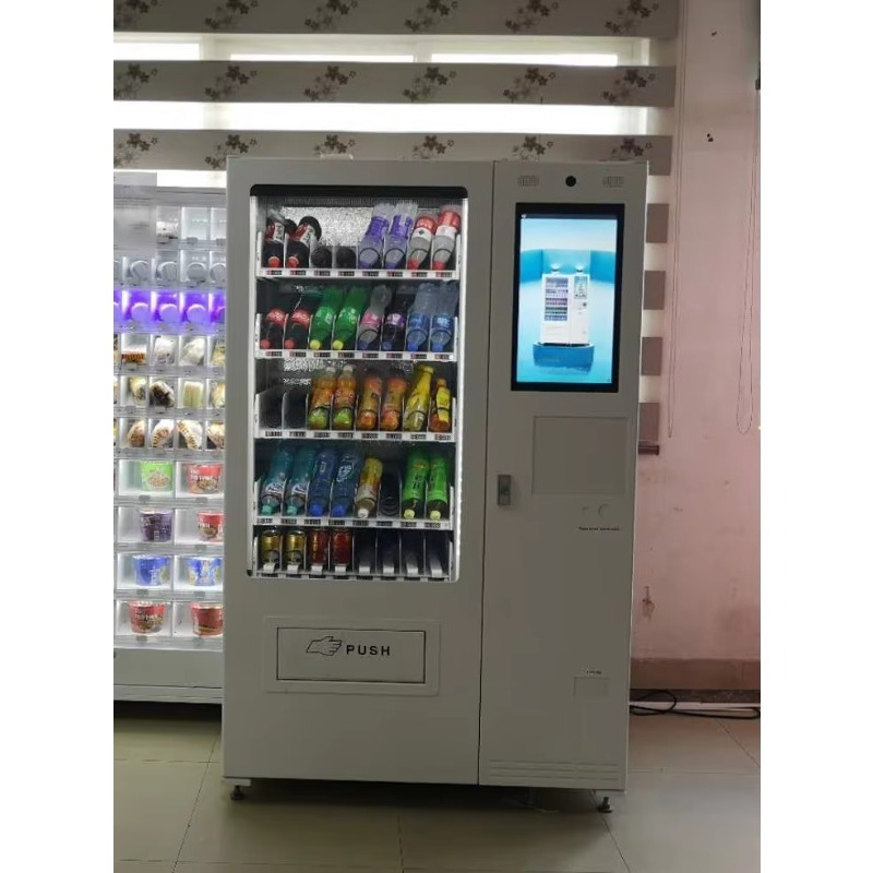 冷蔵機能付きの飲料・軽食自動販売機。現金/クレジットカード決 - Food Snacks Drinks のレビューと価格