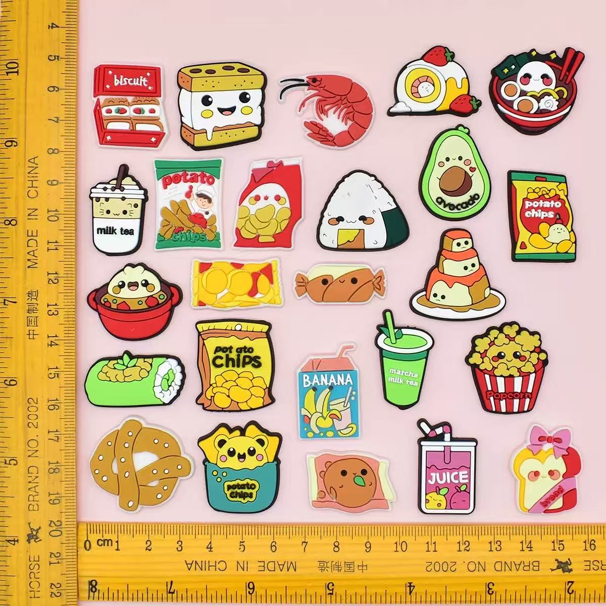 25～100個入り、様々な食品モチーフのシューチャームセット - Food Snacks Drinks のレビューと価格
